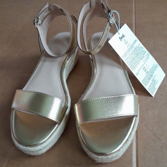 Find women’s sandals Color gold block heel medium size 8 - Picture 1 of 9